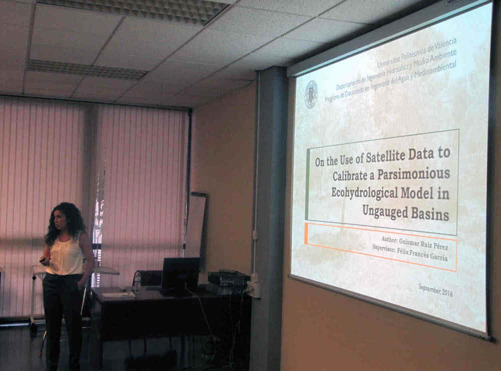 Guiomar Ruiz durante la defensa de la tesis doctoral Guiomar Ruiz